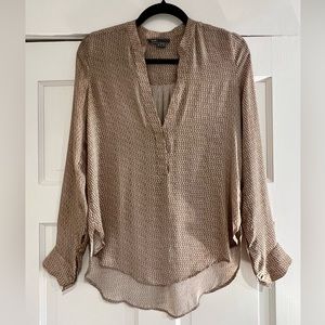 Vince Diagonal Print 100% Silk Placket Blouse high low hem Size 2